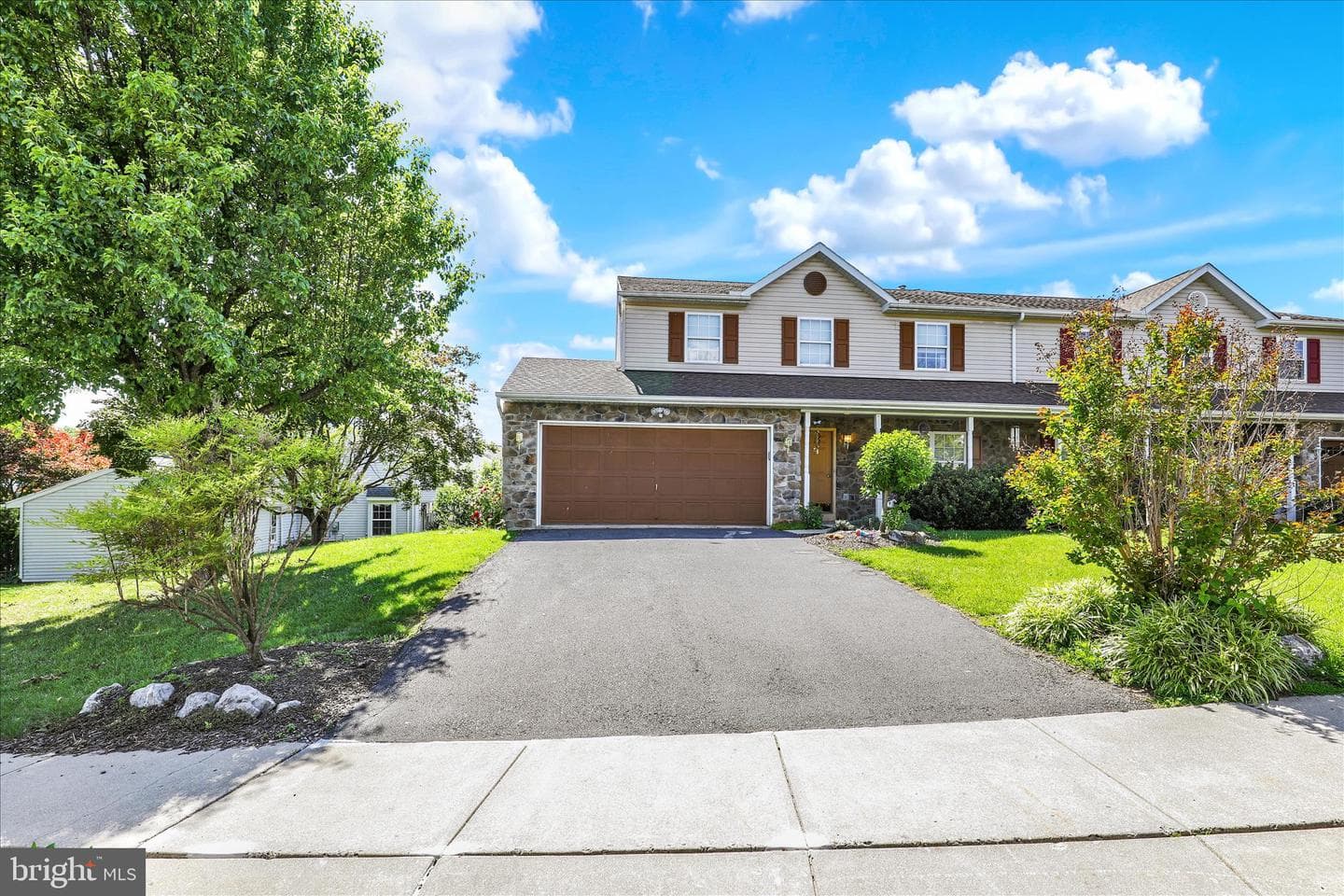 1032 Amity Circle photo 4