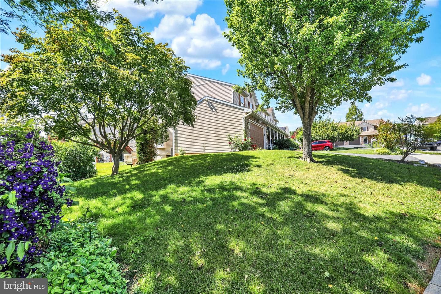 1032 Amity Circle photo 5