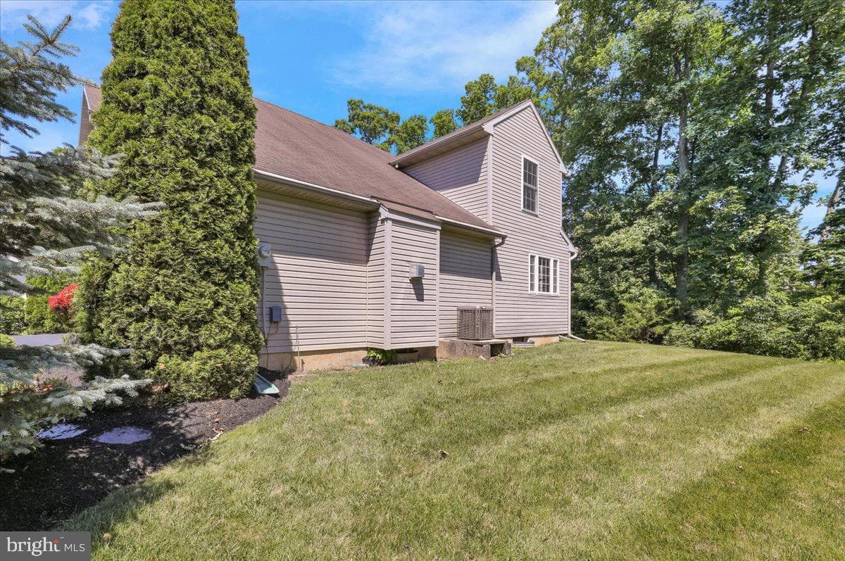 223 Woodbridge Lane photo 40