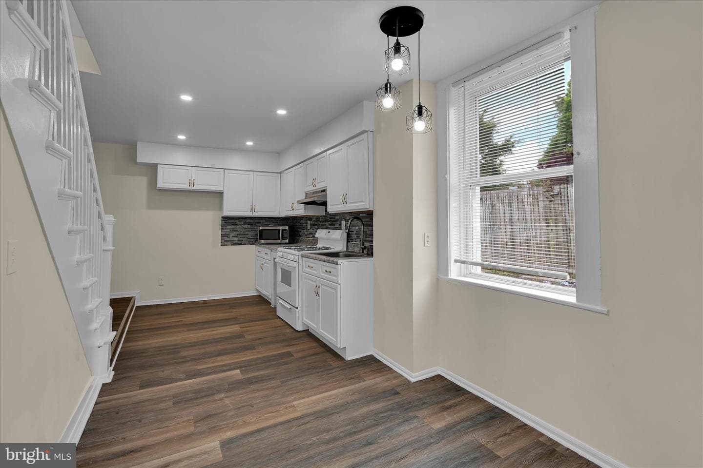 2114 Spring photo 13