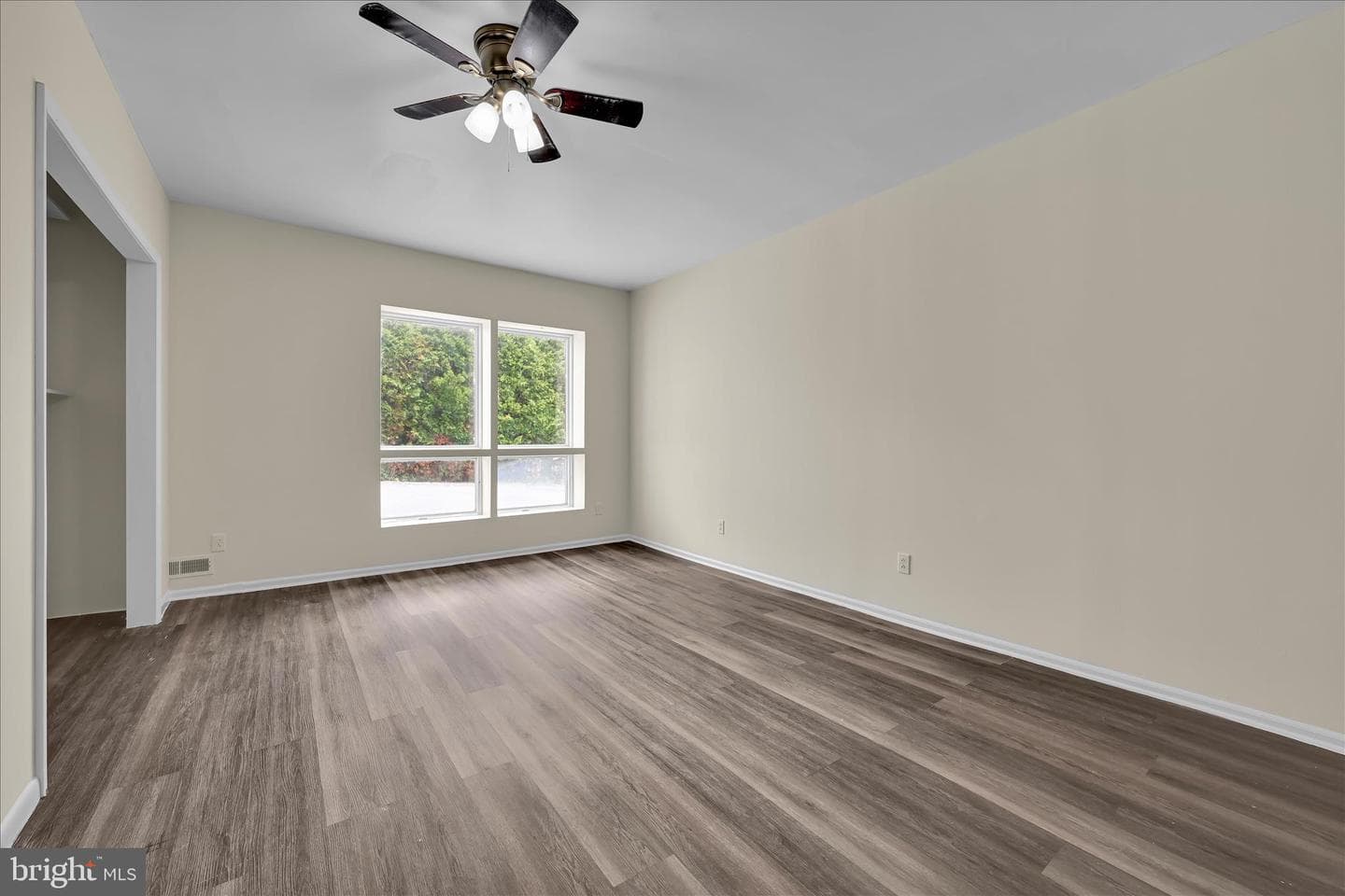 2114 Spring photo 17