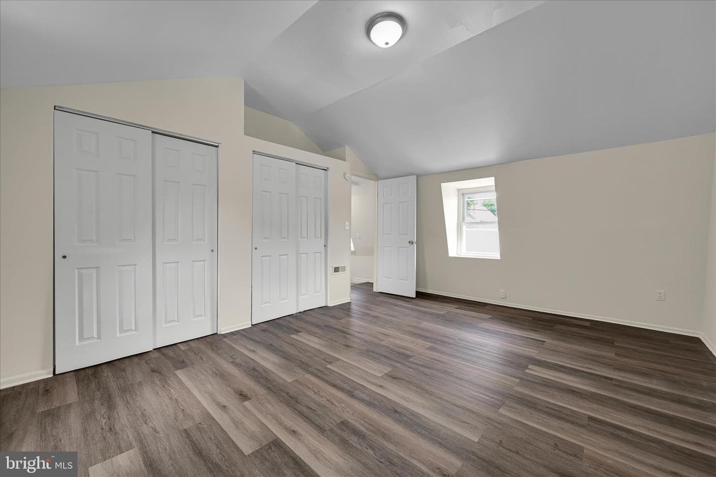 2114 Spring photo 20