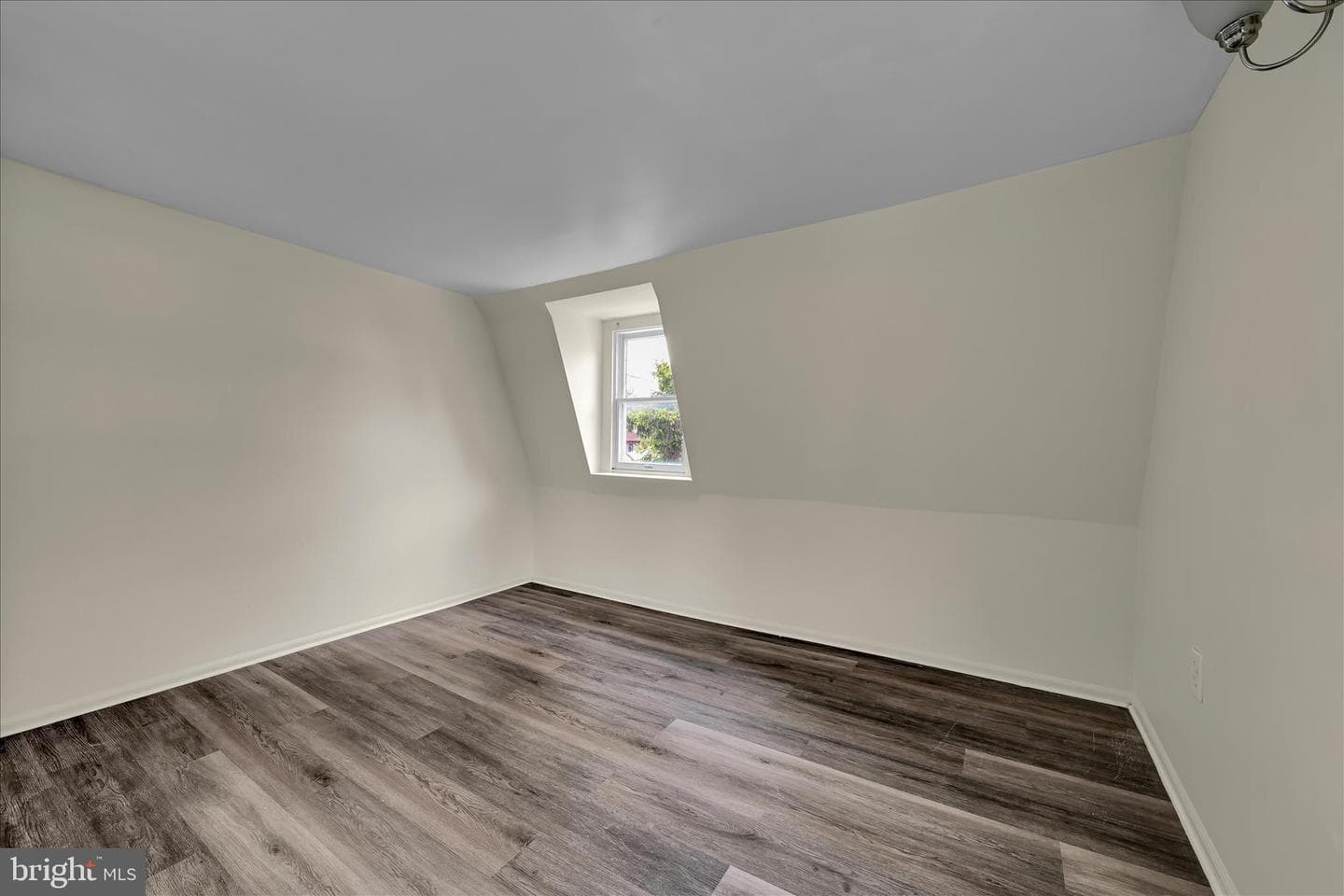 2114 Spring photo 21