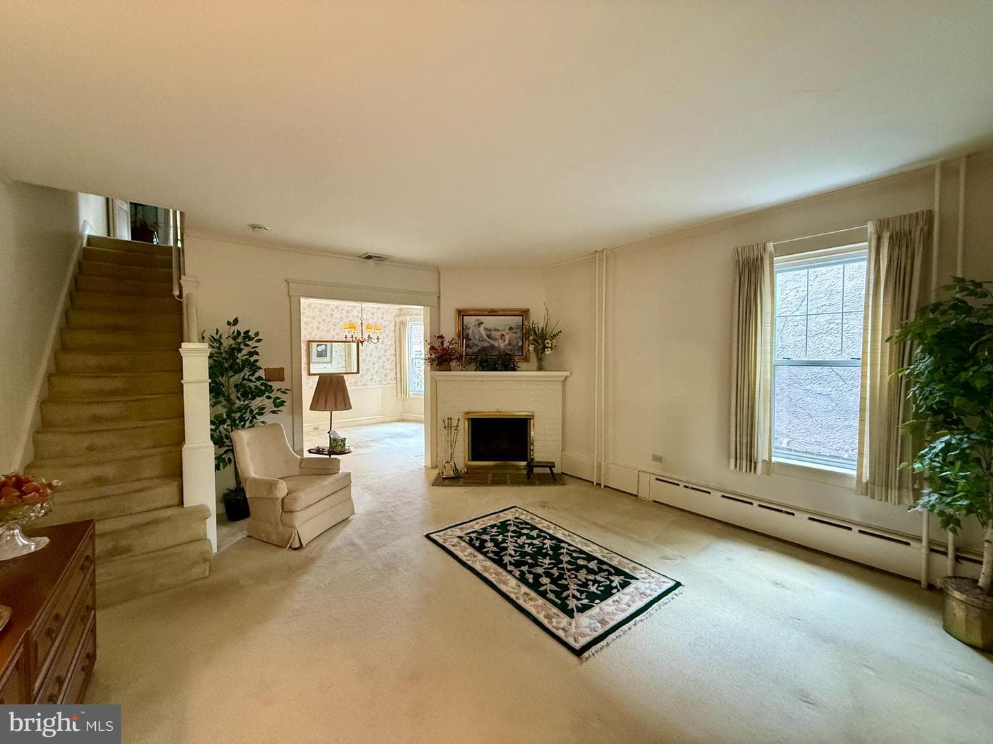 1557 Dauphin Av photo 4