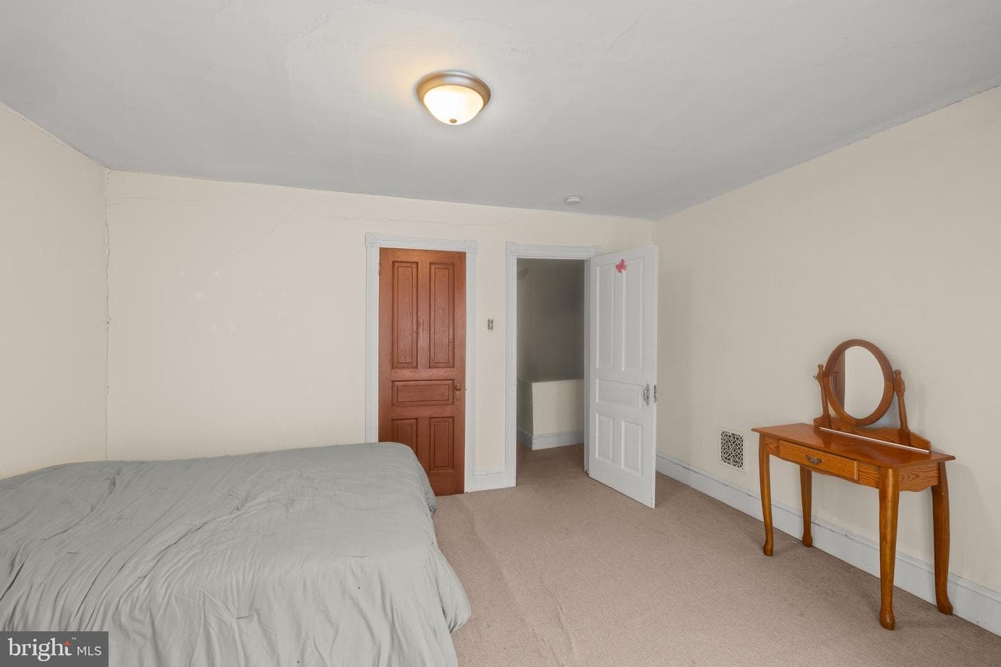 221 W Oley Street photo 15