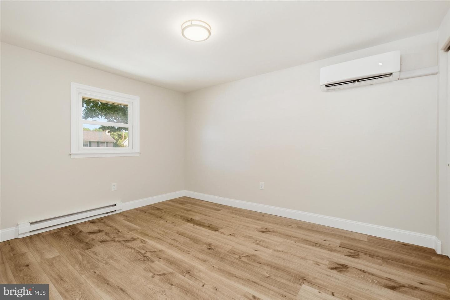 121 Pennbrook Av photo 23