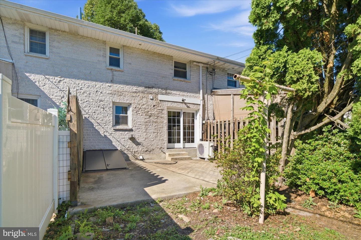121 Pennbrook Av photo 41