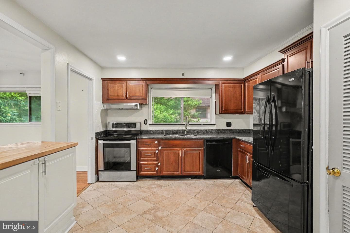 2400 Lindale Drive photo 10