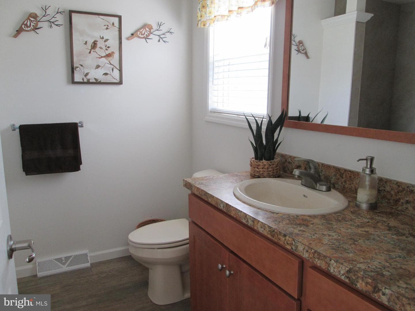 22 Finch Drive N photo 21