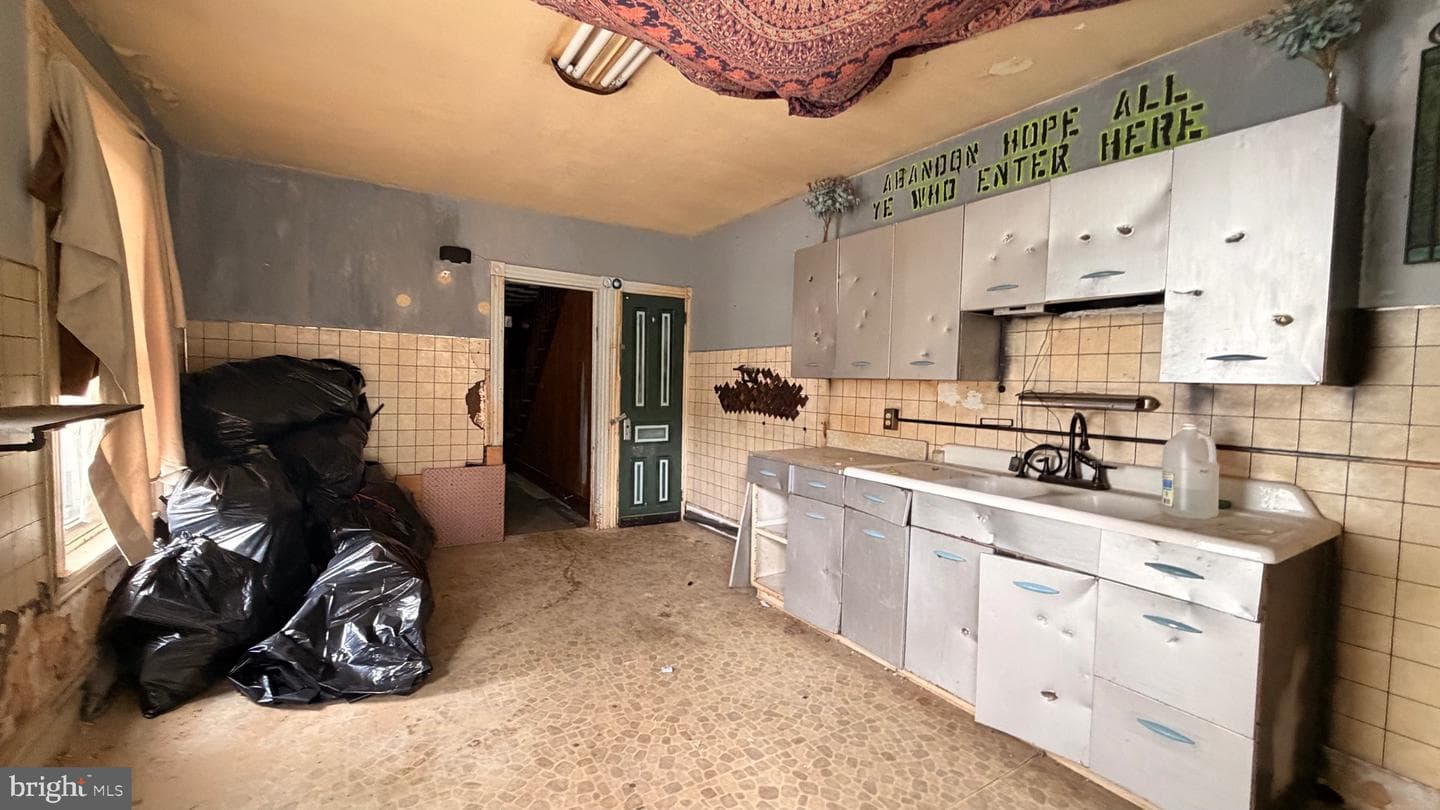 1359 Green Street photo 5
