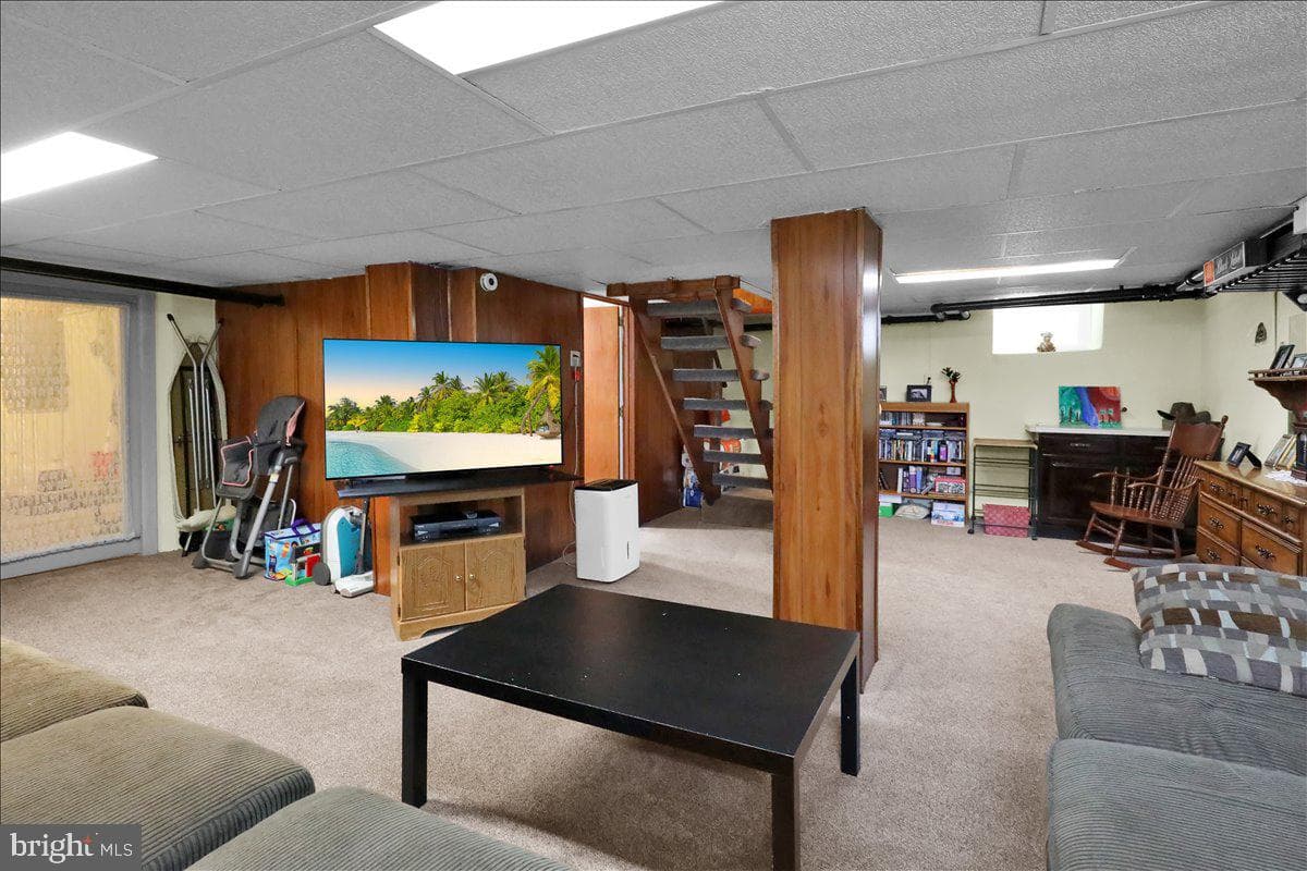 433 Eisenbrown Street photo 34