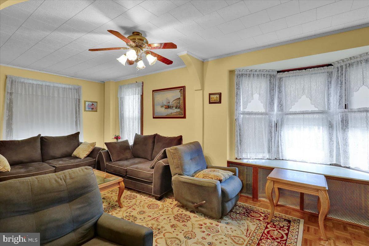 433 Eisenbrown Street photo 9