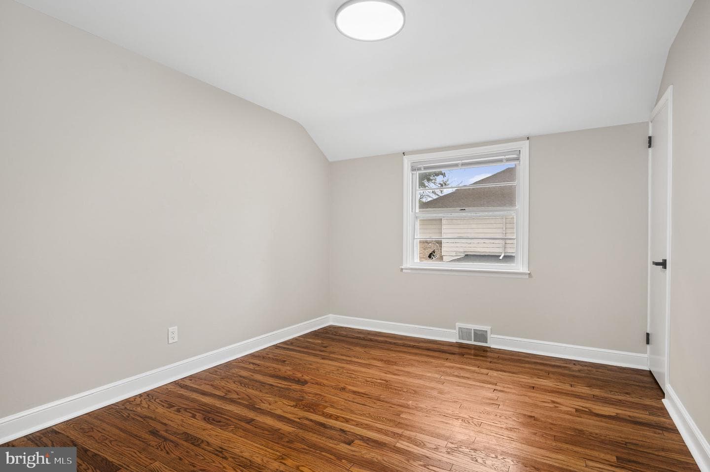 2400 Van Reed Road photo 15
