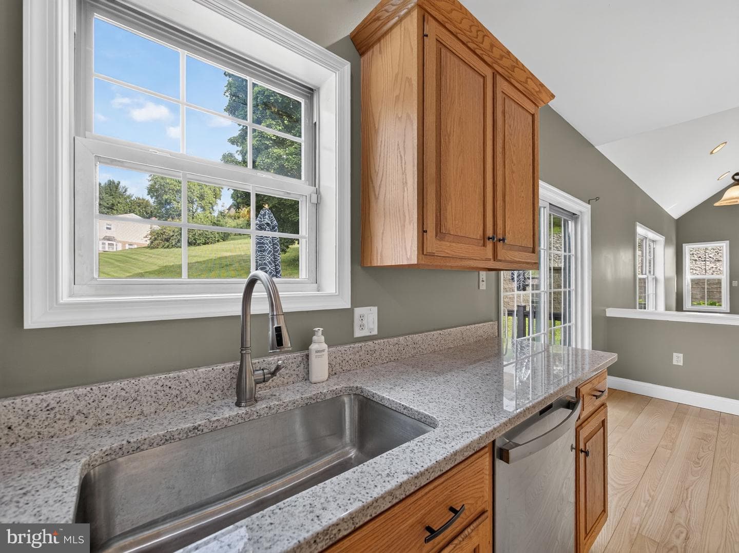 649 S Reading Avenue photo 49