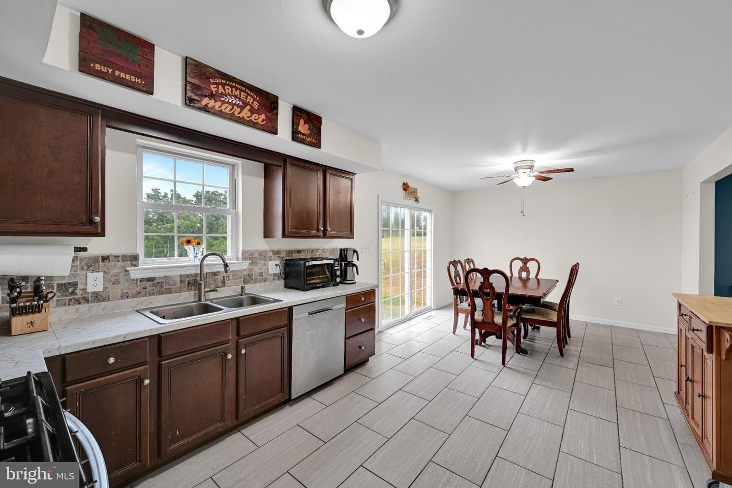 387 Oneida Drive photo 10