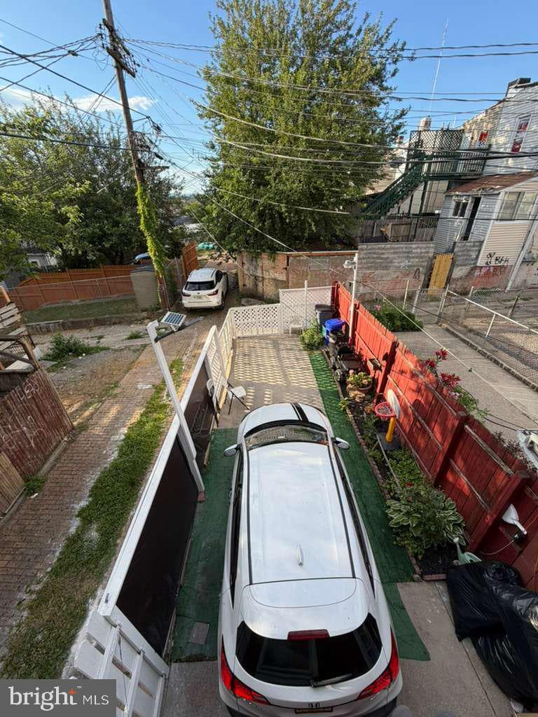 1133 Douglass St photo 3