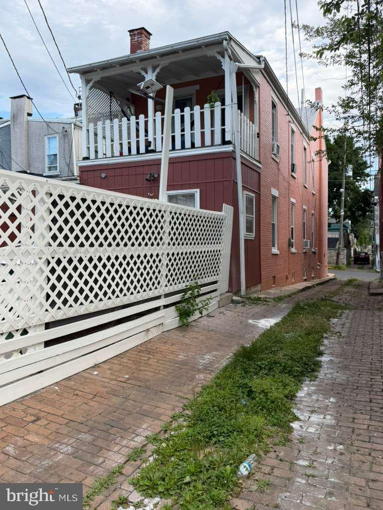 1133 Douglass St photo 7