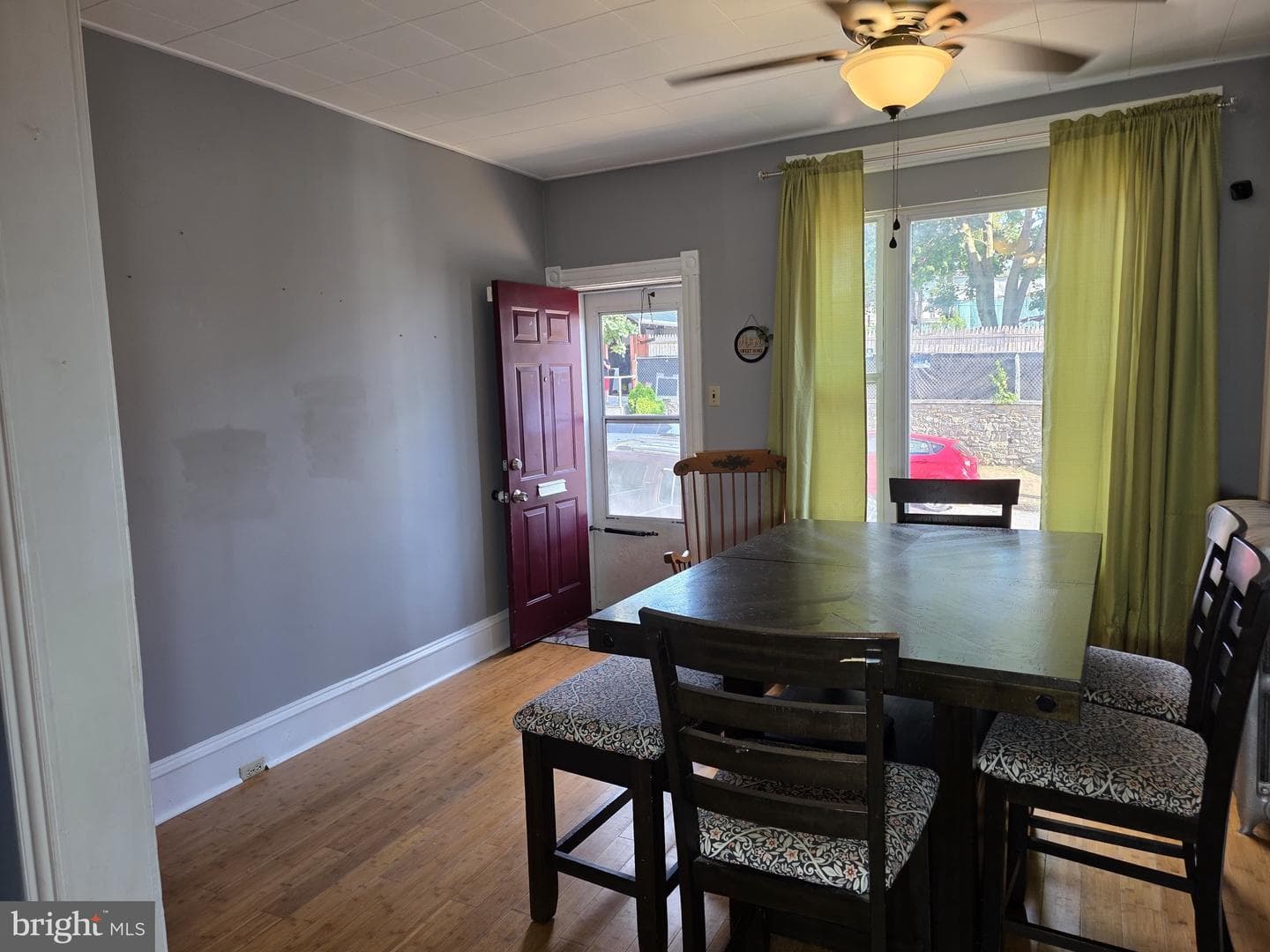 1133 Douglass St photo 8