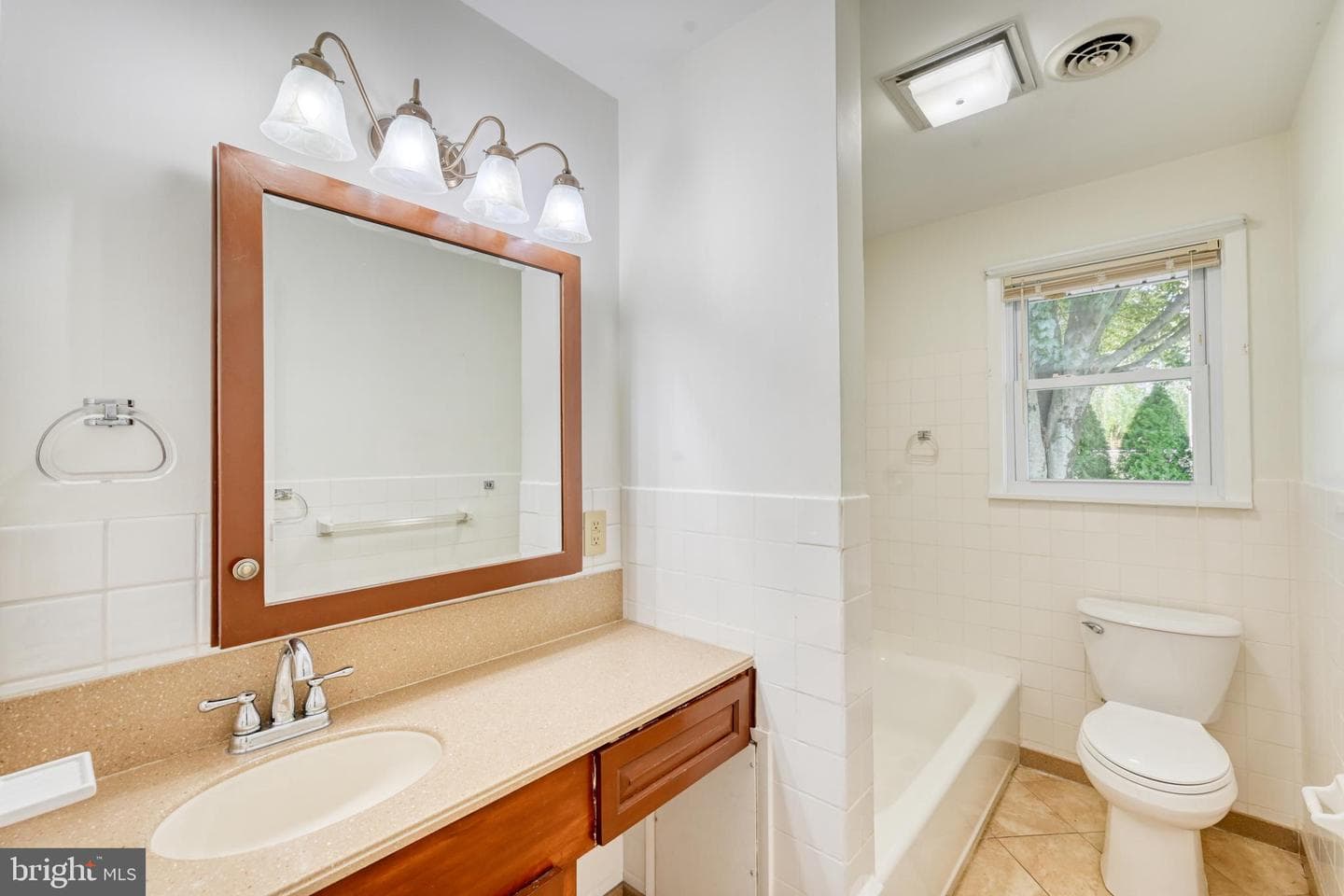 10 E Lincoln Avenue photo 18