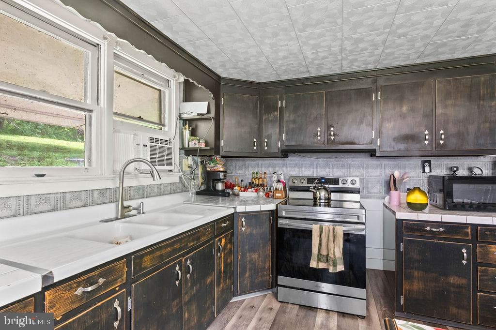 1644 Moselem Springs Rd photo 8