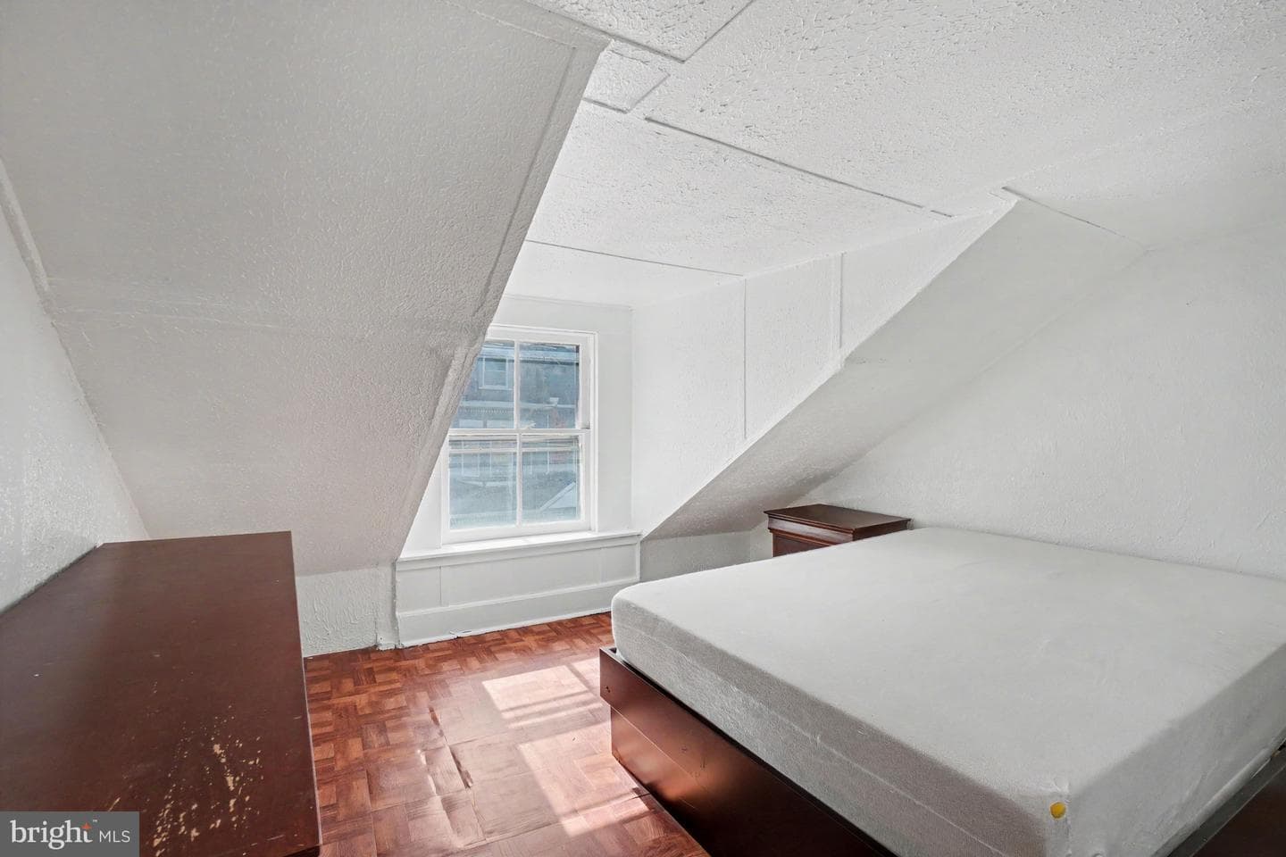 546 Locust Street photo 20