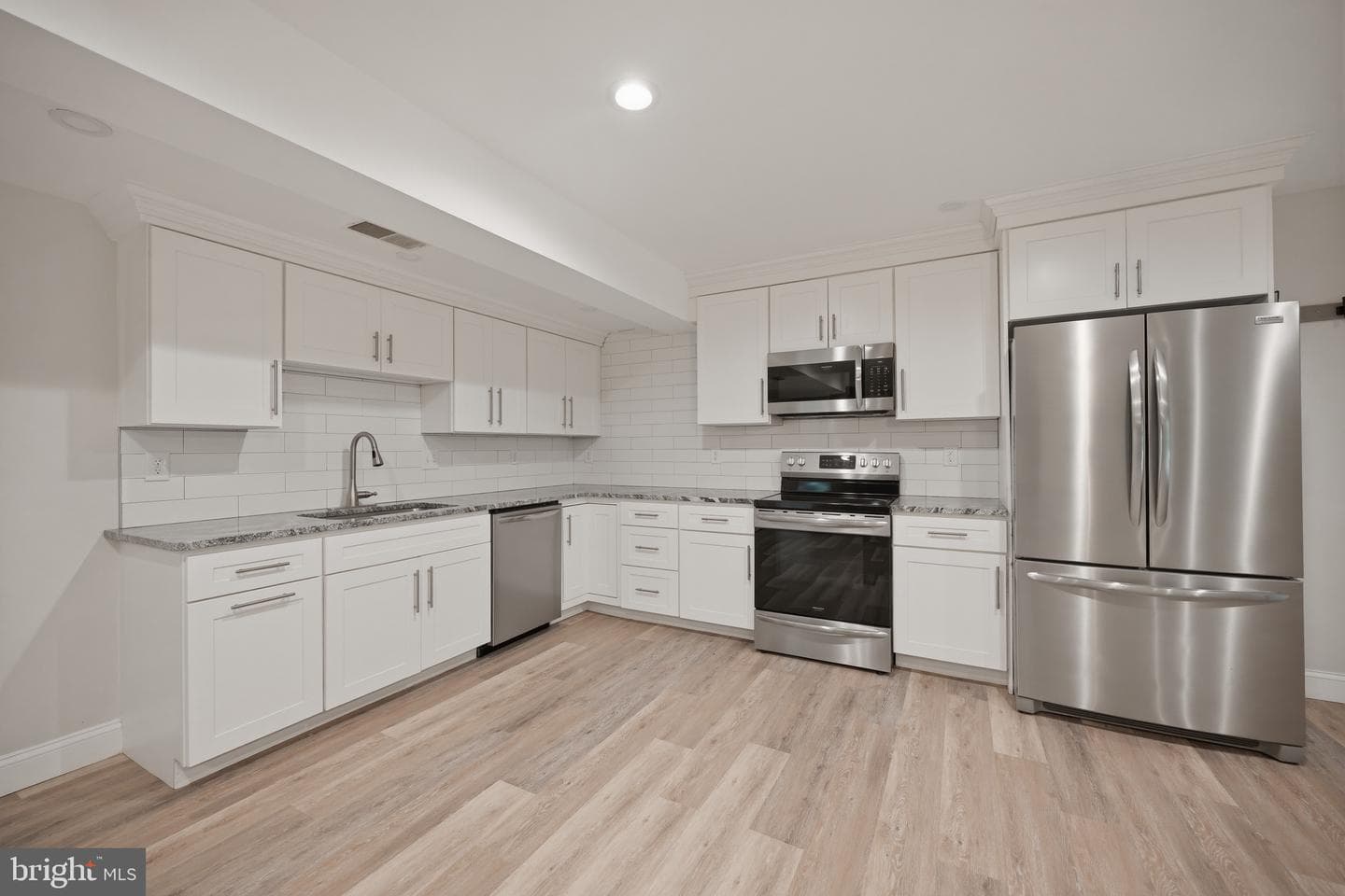 665 Fairmont Avenue photo 9