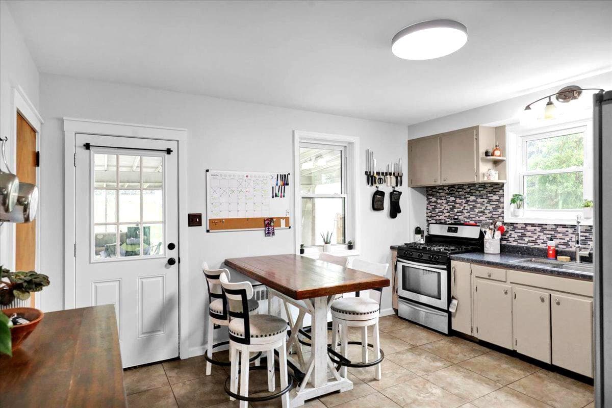 130 W 38th Street photo 9