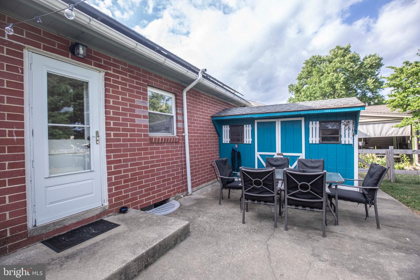 207 N Linden Street photo 24