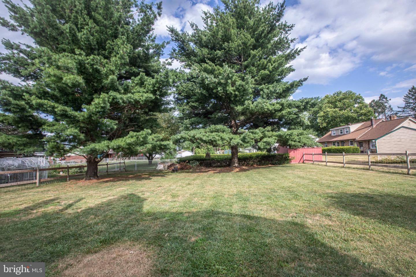 207 N Linden Street photo 26