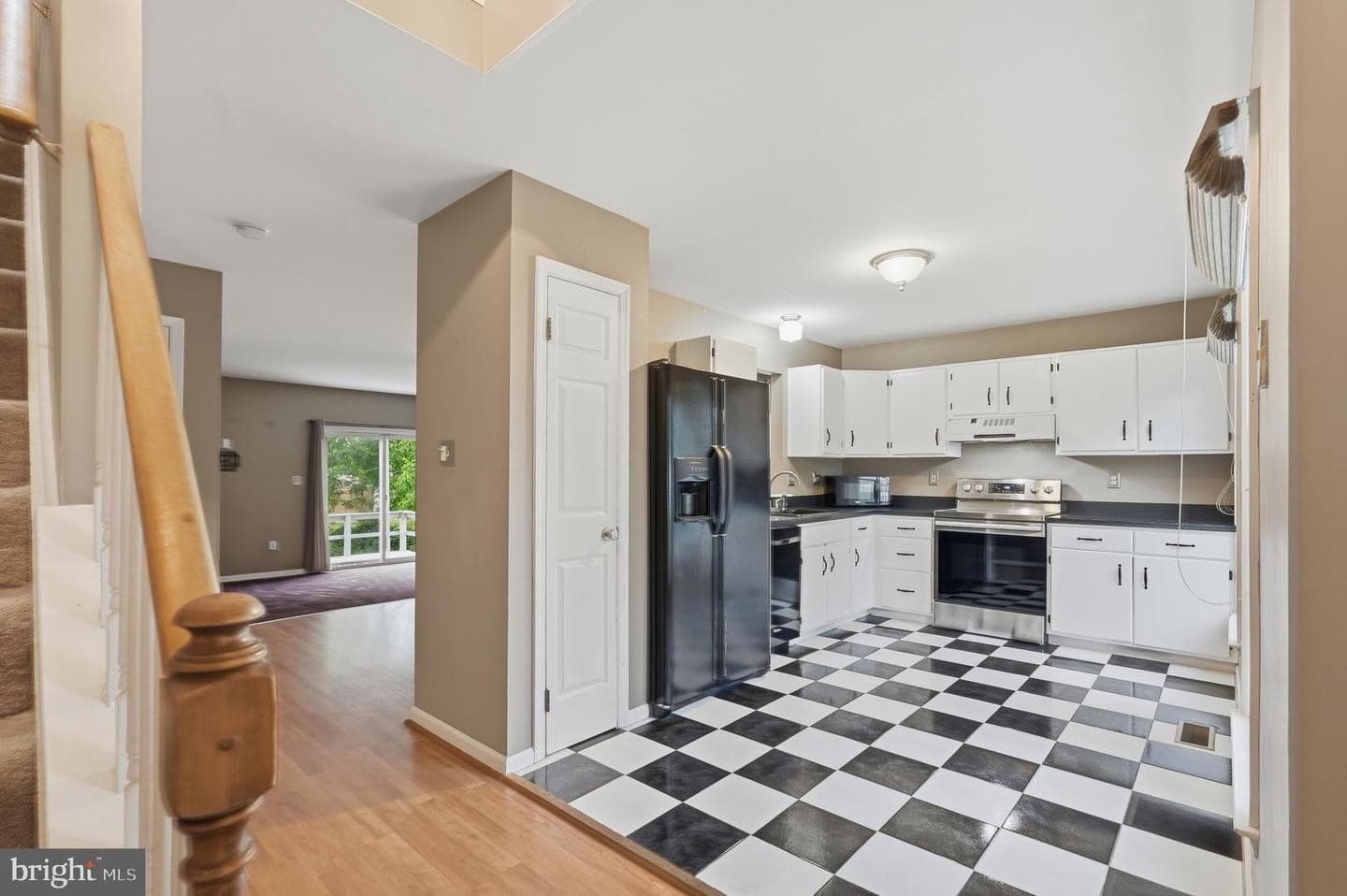 2825 Sturbridge Court photo 4