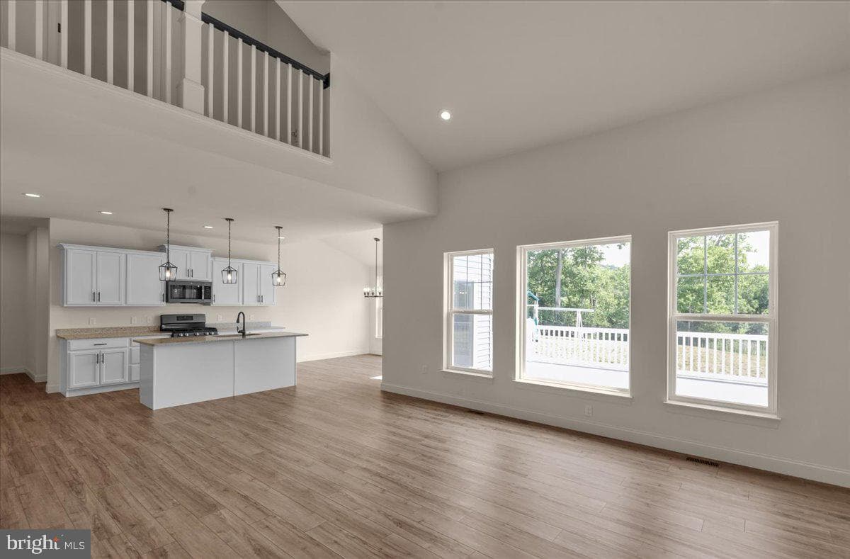 331 Chatsworth Court photo 21