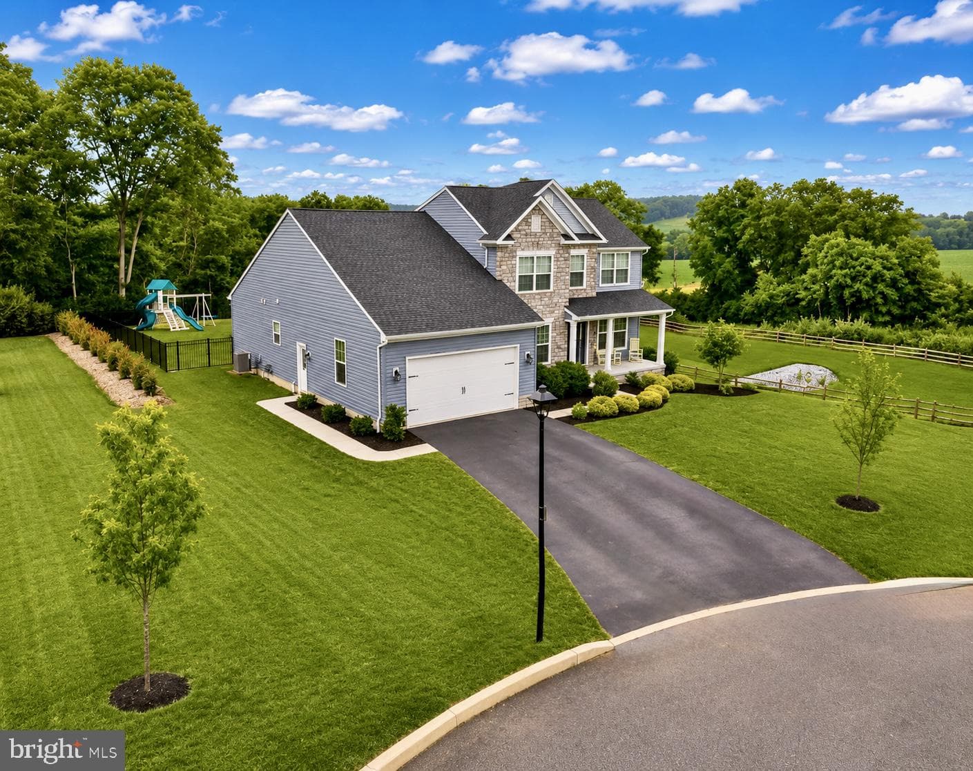 331 Chatsworth Court photo 4