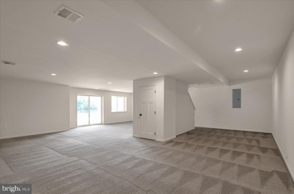 331 Chatsworth Court photo 41