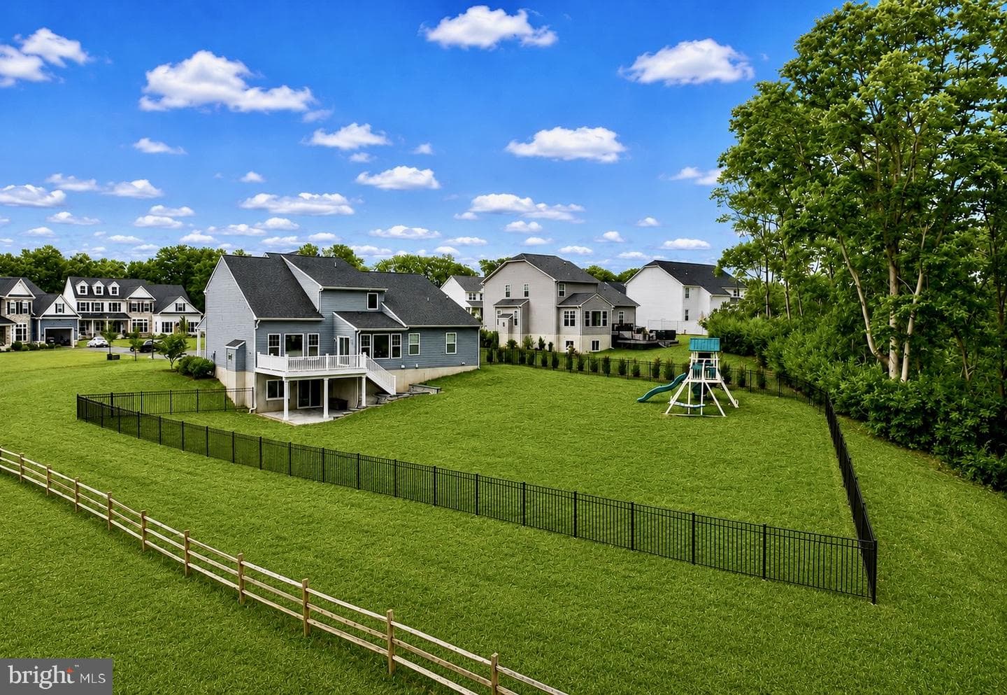 331 Chatsworth Court photo 44