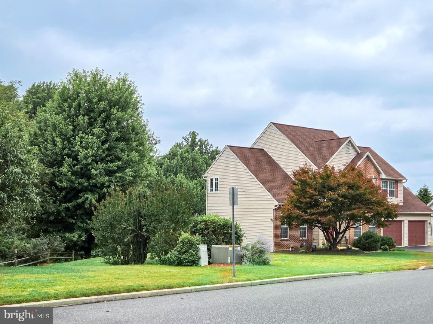 808 Sycamore Road photo 3