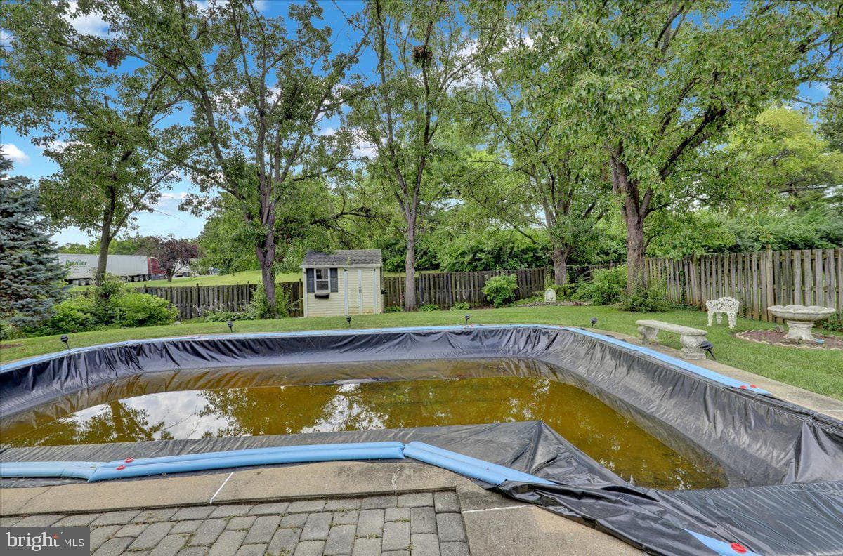 1727 Colony Drive photo 32