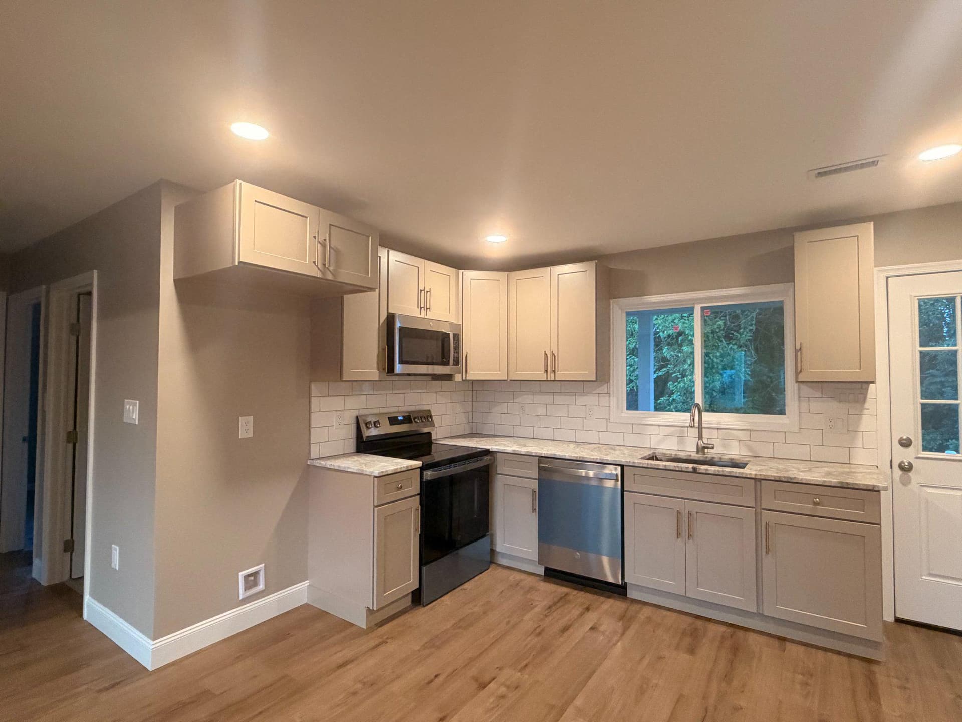 839 Hartman Avenue photo 3