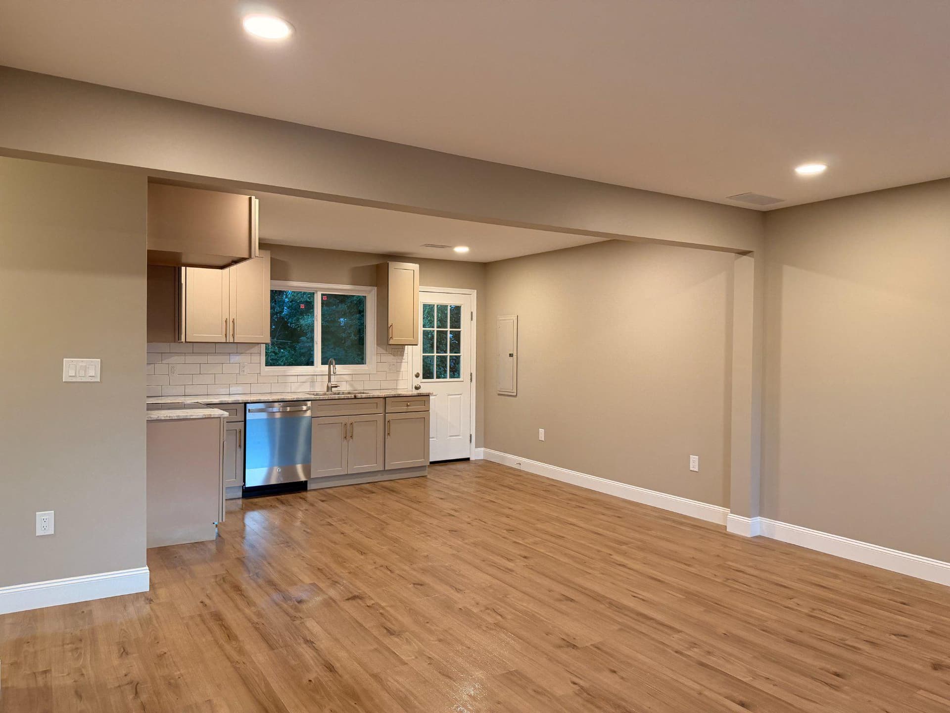 839 Hartman Avenue photo 4