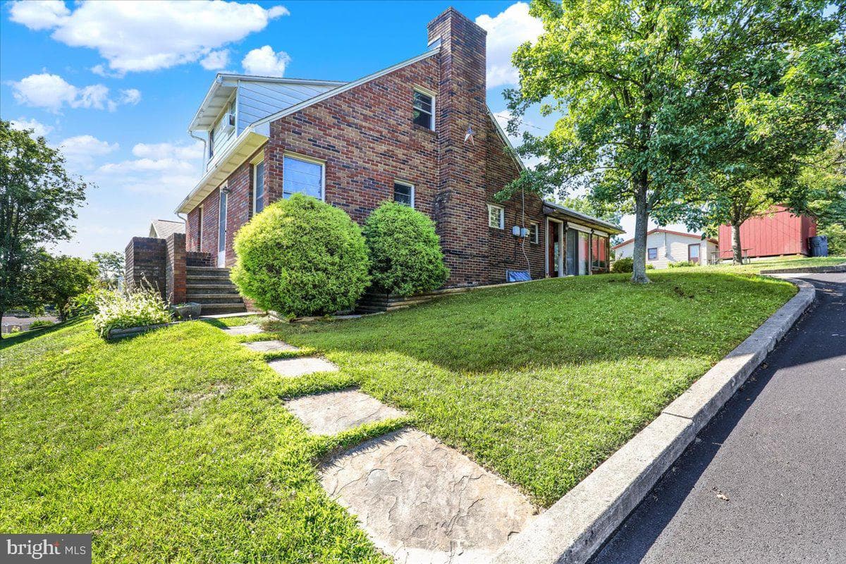 24 Ardmore Avenue photo 4