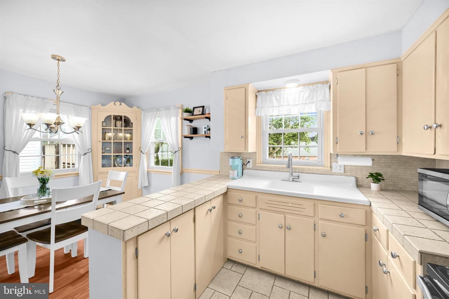 523 Dorchester Avenue photo 9