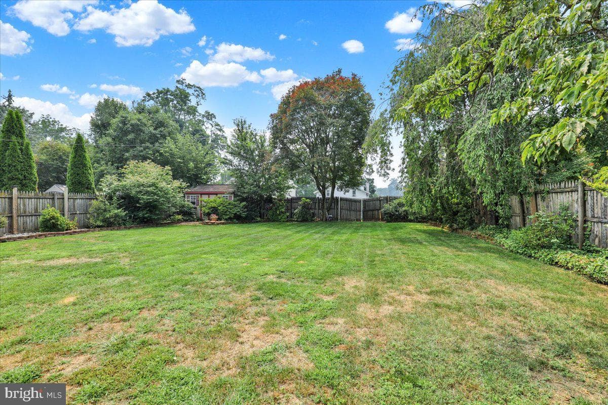 2314 Reading Boulevard photo 34