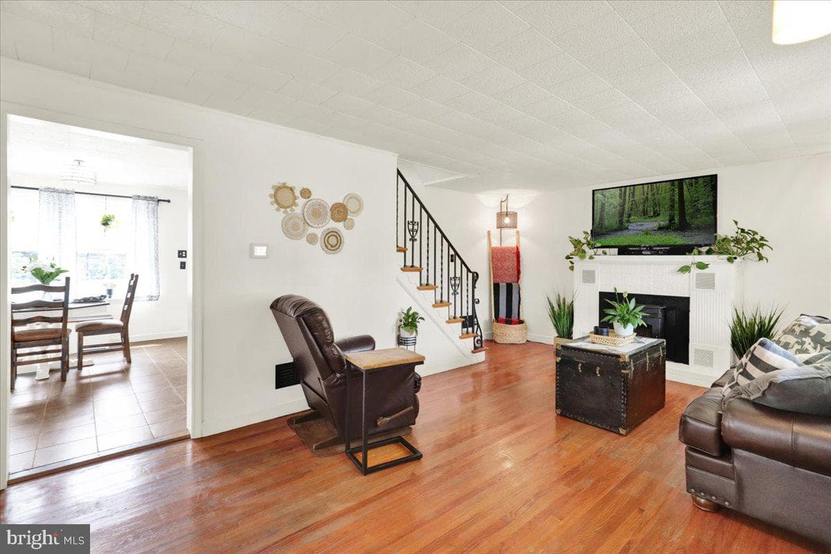 2314 Reading Boulevard photo 4