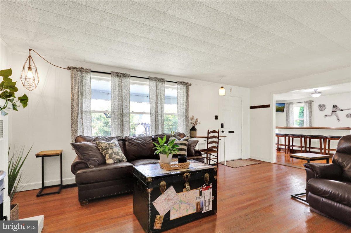 2314 Reading Boulevard photo 6