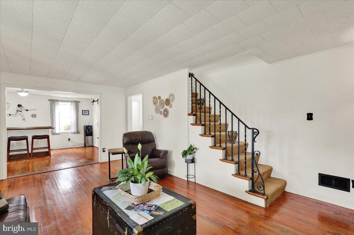 2314 Reading Boulevard photo 7