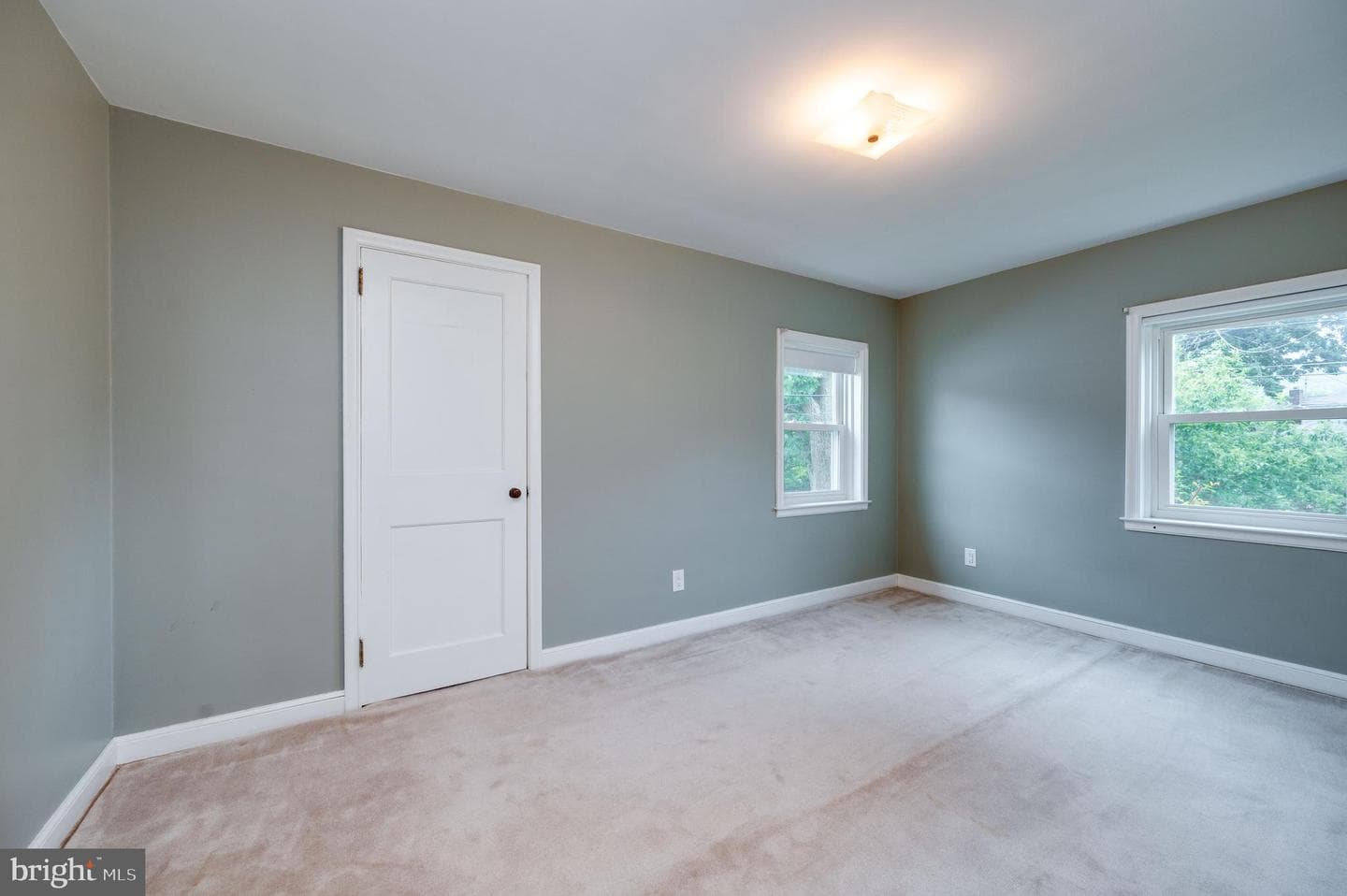 118 Emerald Avenue photo 24