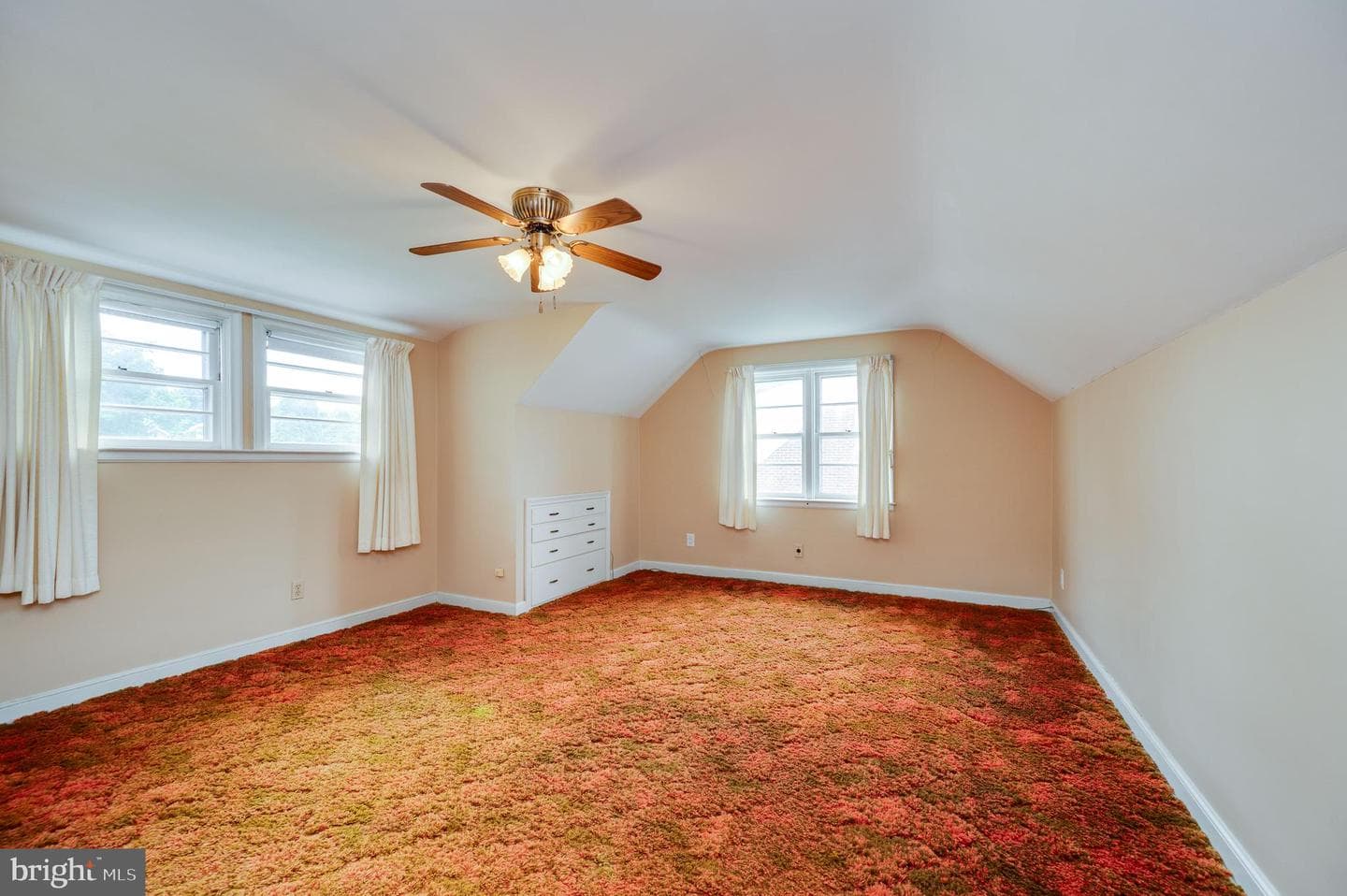 118 Emerald Avenue photo 27
