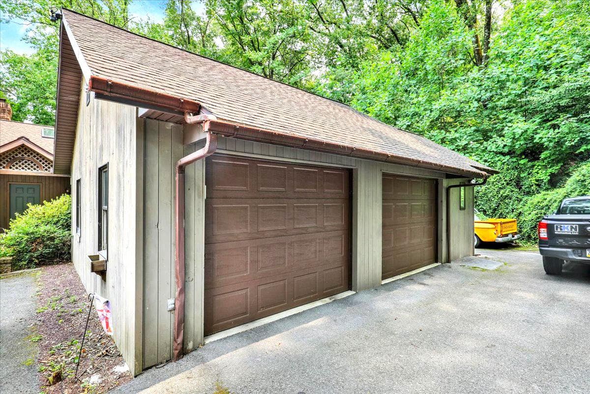 126 W Neversink Road photo 37