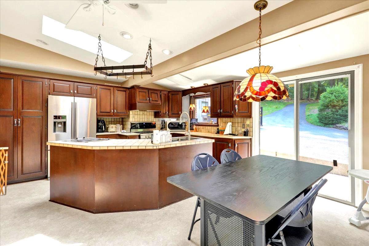 126 W Neversink Road photo 8