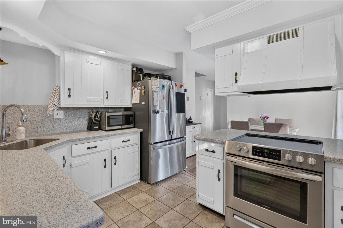 119 Russell Avenue photo 8