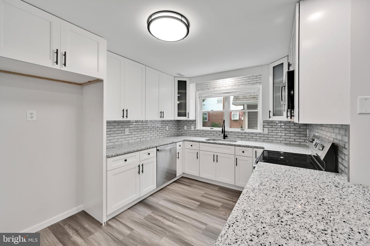 300 Beckley Street photo 23